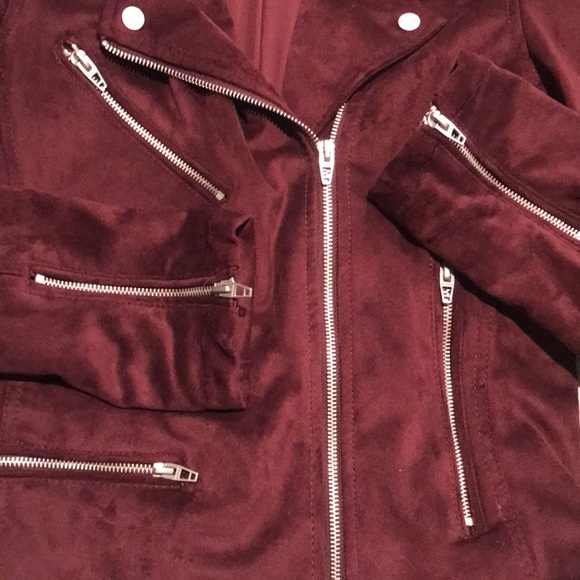 BlankNYC Burgundy Microfiber Moto Jacket S. 3 Zippered Pockets. Zipper At Wrists - Picture 4 of 6